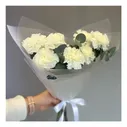 Букет Гвоздики белые с эвкалиптом 7 шт