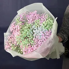 Букет из радужной гипсофилы из гвоздик