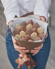 Букет из клубники для мамы "Ореховый Брауни"